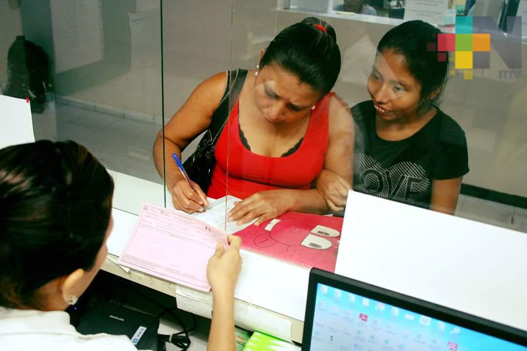 Hospital Regional de Coatzacoalcos surte más de 150 recetas diariamente