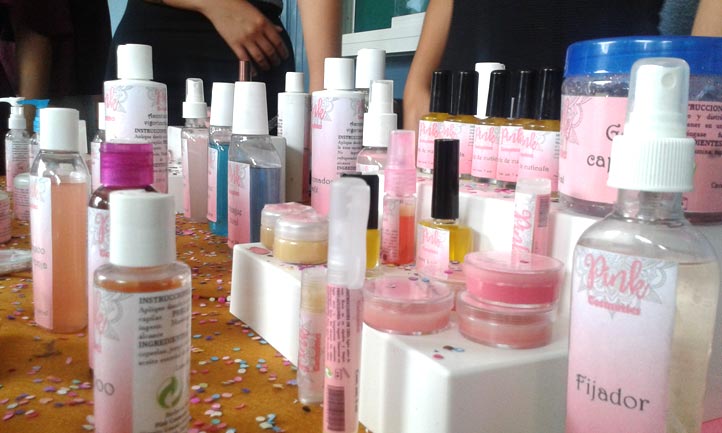 Alumnos de QFB crearon y expusieron productos cosméticos