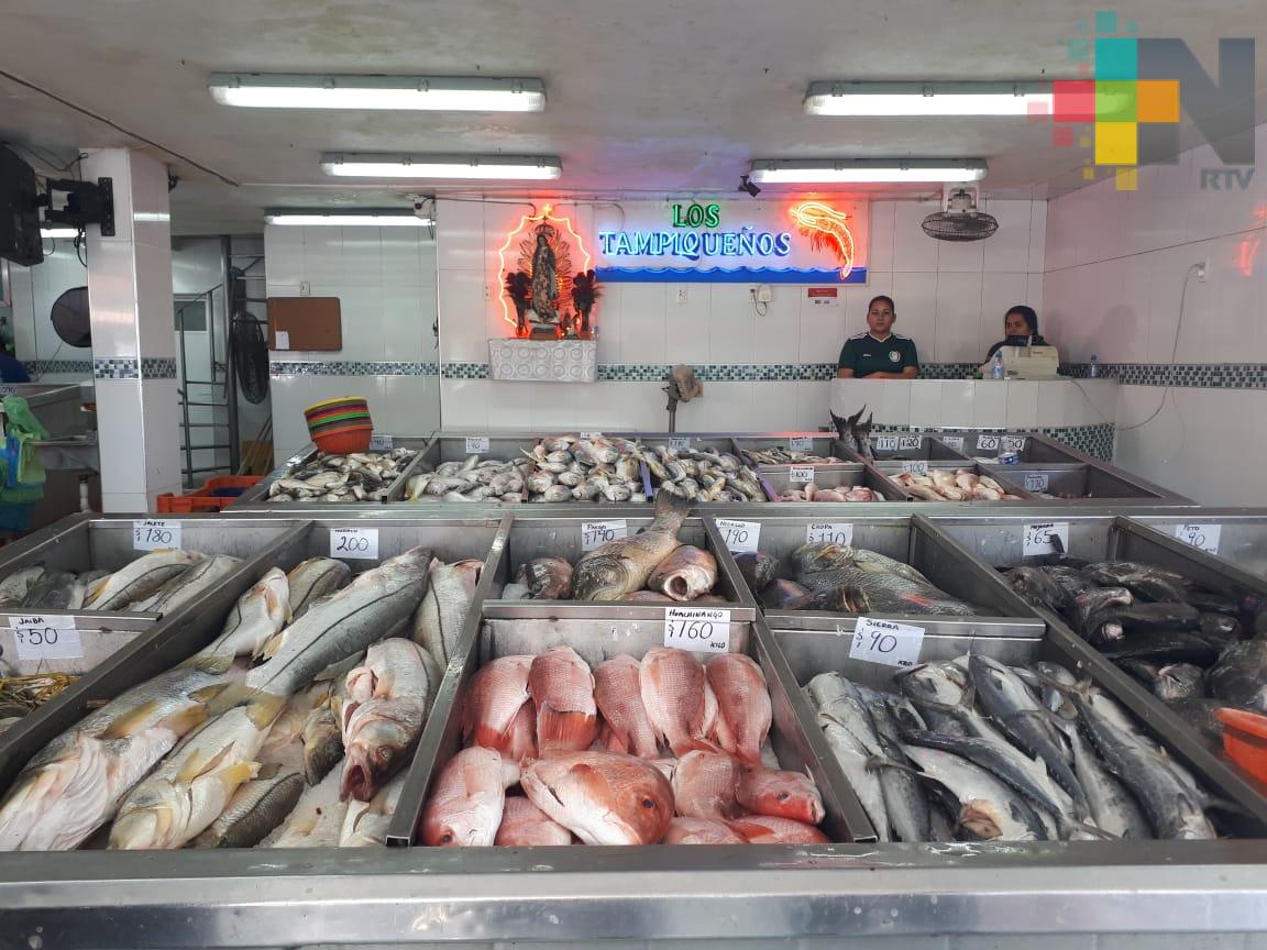 Repuntan ventas en pescaderías en Plaza del Mar de Veracruz
