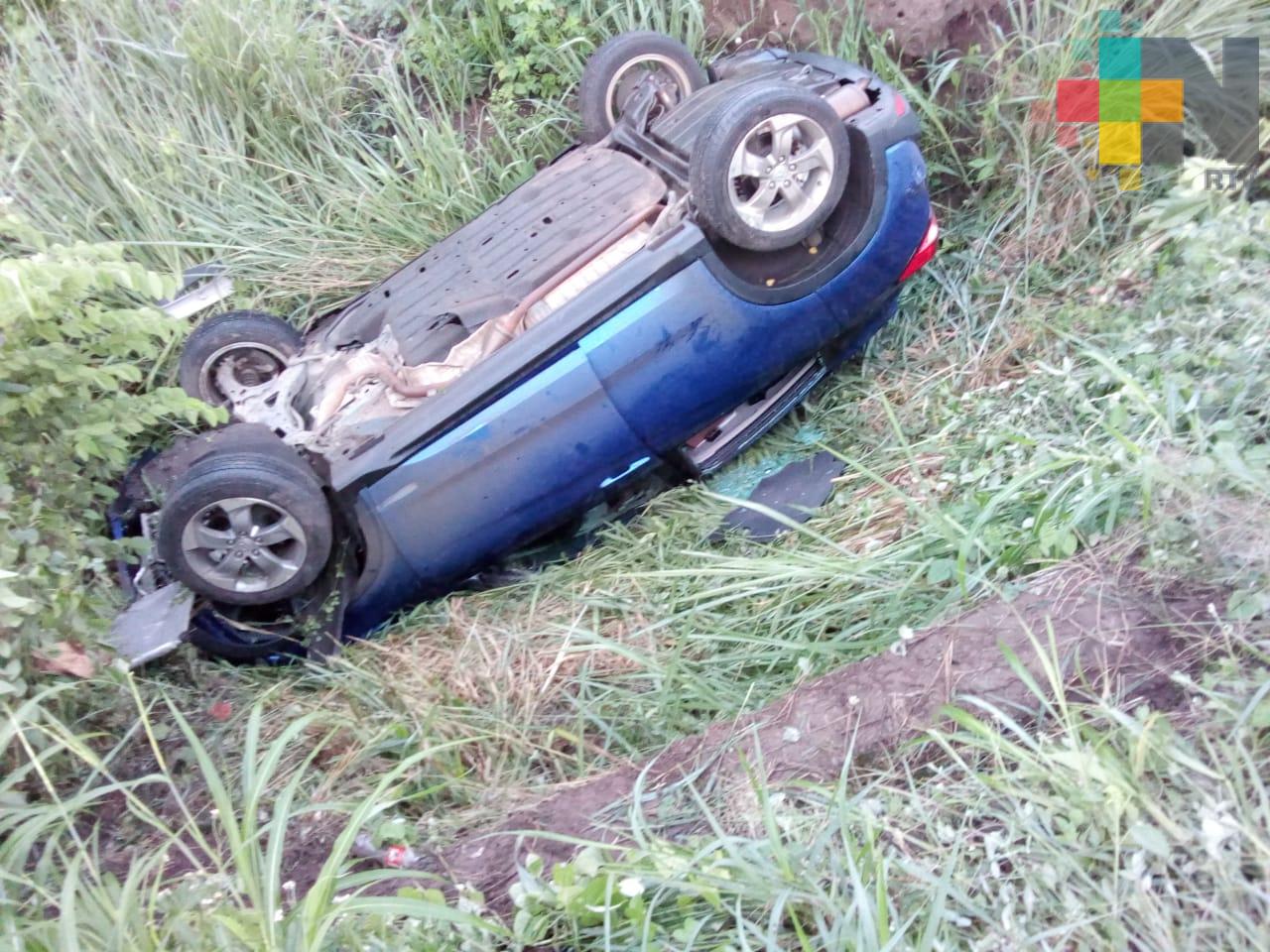 Fallece conductor tras perder control de automóvil