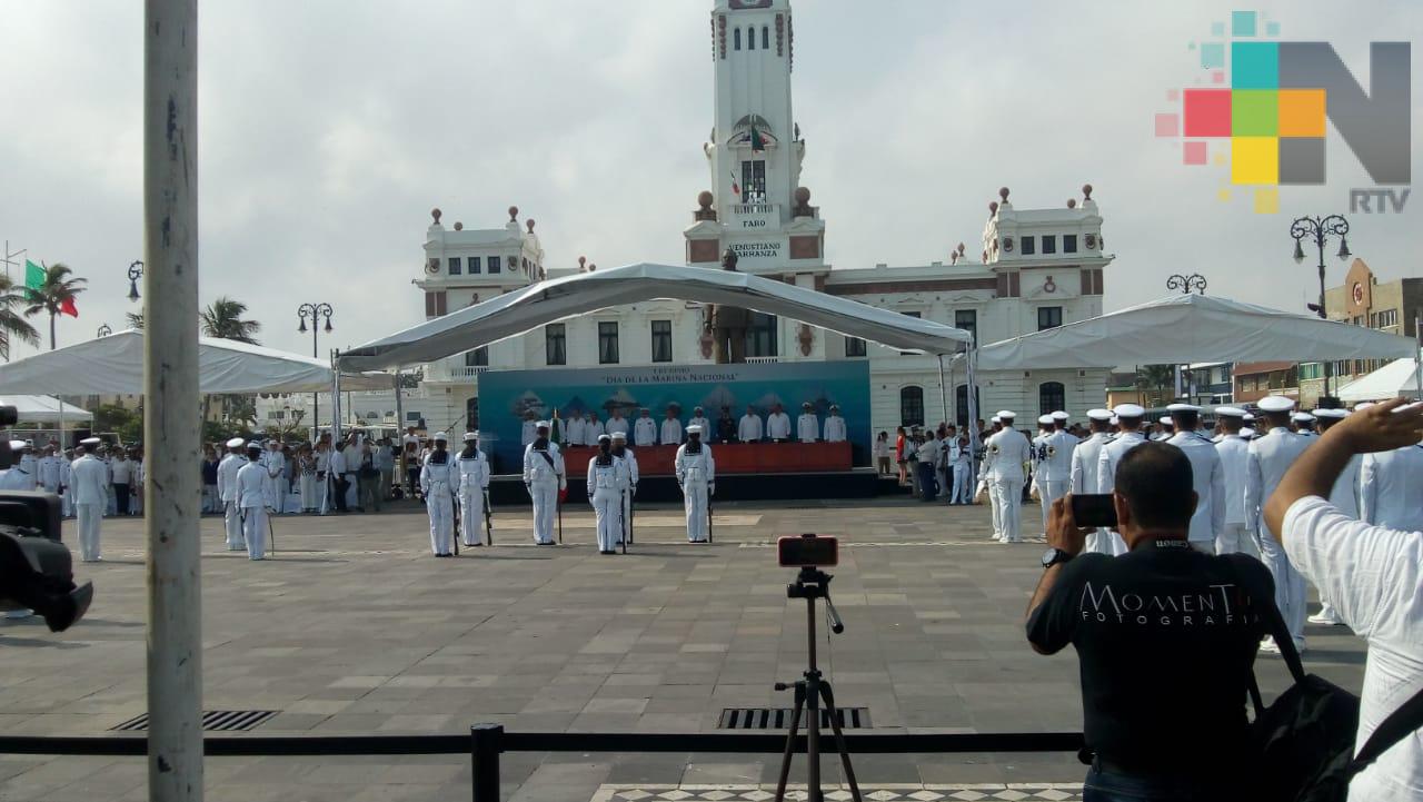 Gobernador Yunes encabeza ceremonia del 76 aniversario de la Marina Nacional