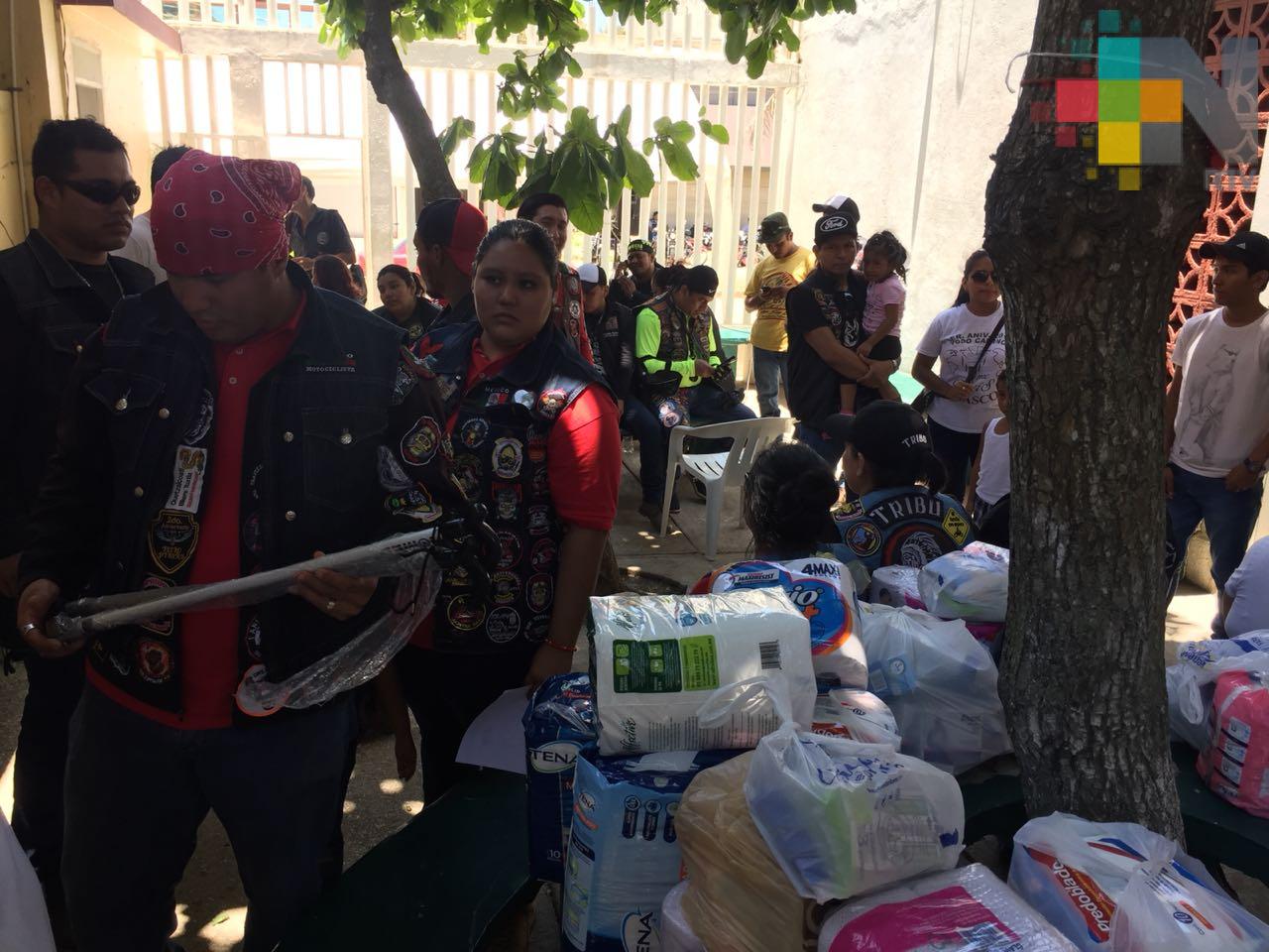 Llevan alegría motociclistas del sureste del país al asilo del Perpetuo Socorro de Coatzacoalcos