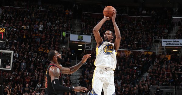 Kevin Durant tiene a Warriors a un triunfo del bicampeonato de la NBA
