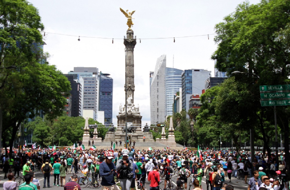 Mexicanos prueban pedacito del paraíso con triunfo del Tri ante Alemania