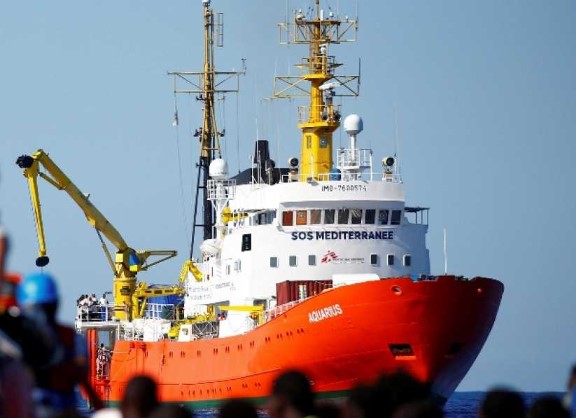 España recibirá barco con inmigrantes rechazado por Italia