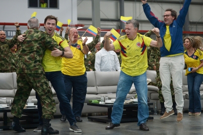 Colombianos sufren 74 minutos y después cantan el Himno Nacional