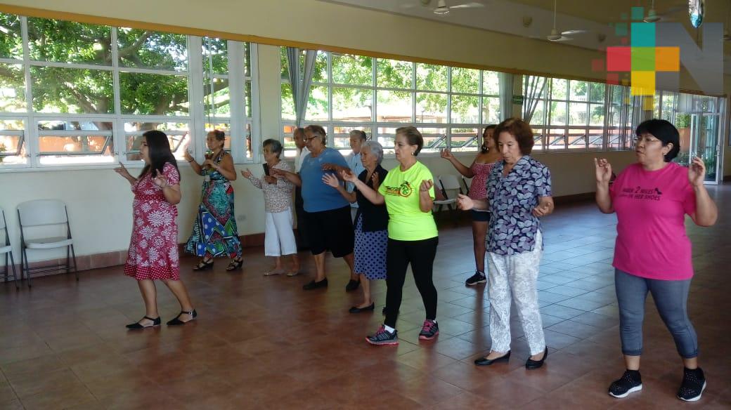 Talleres ayudan a evitar la depresión en adultos mayores