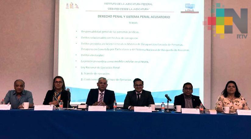 Participa Fiscal General en debate convocado por Judicatura Federal