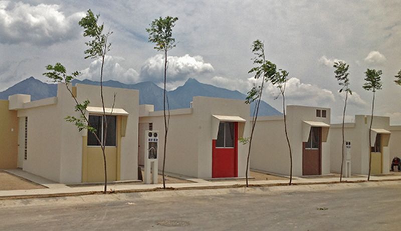 A base de fibras plásticas recicladas se construyen casas sustentables