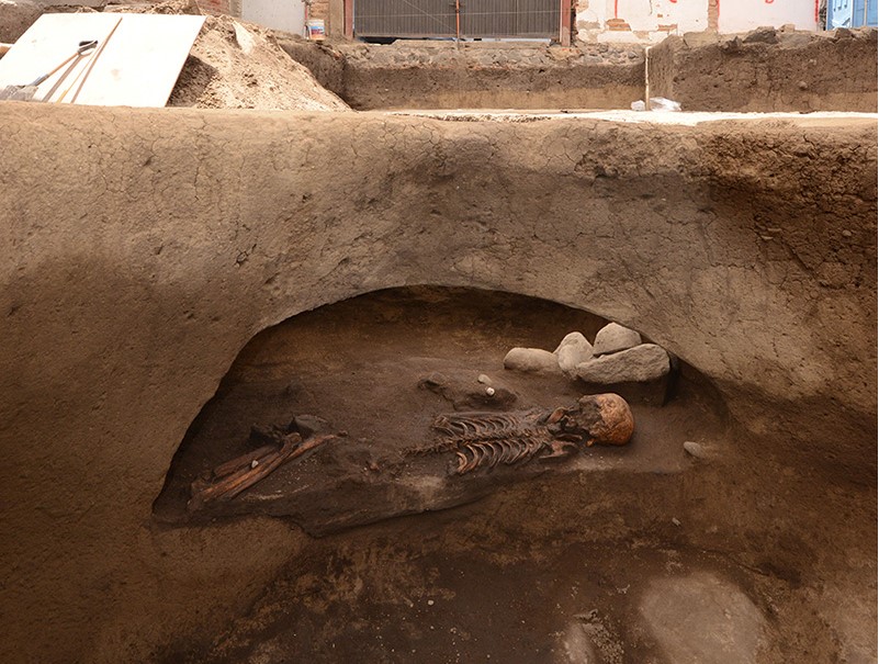 Descubren fosas prehispánicas en el sur de la Ciudad de México