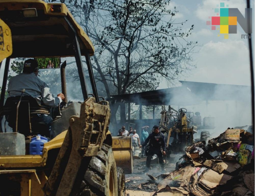 Fallece una persona a consecuencia del incendio en chatarrera en Cosamaloapan