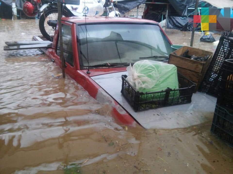 Se vuelven a inundar calles de Xalapa por lluvia