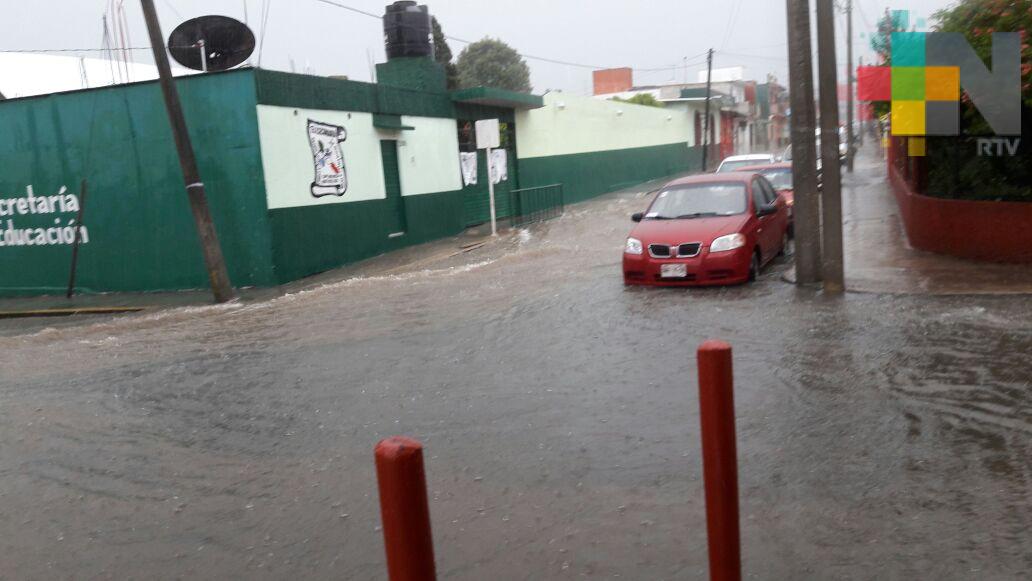 Lluvia deja inundación en autopista Puebla-Cordoba y calles de Chocamán