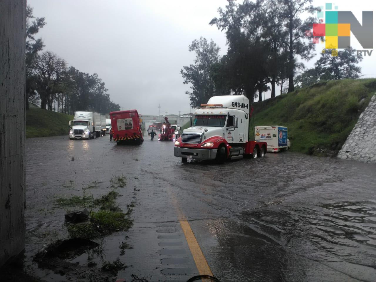 Lluvias afectaron circulación en carretera Puebla- Córdoba, a la altura de la entrada a Orizaba