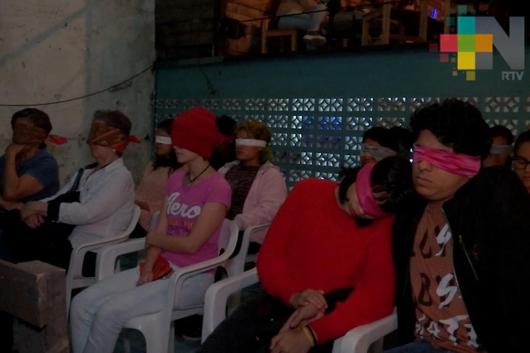 Fernando Hernández presentó su documental “Ojos quemados”, en Xalapa