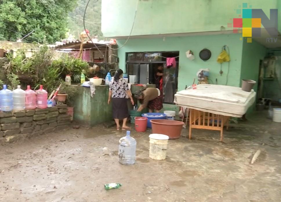 Continúa limpieza y remoción de escombros en el barrio de San Juan en Jilotepec