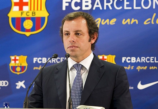 Procesan a expresidente del F.C. Barcelona por lavado de dinero