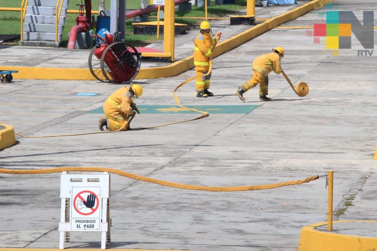 Bomberos a la espera de formar parte de la nómina del ayuntamiento de Xalapa