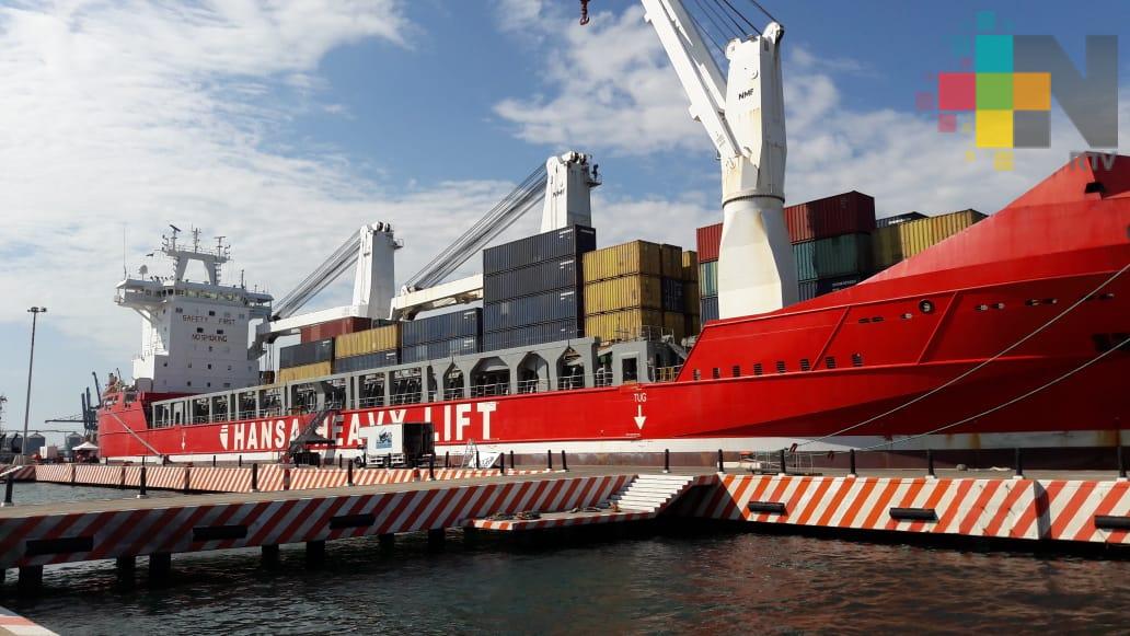 Bengalas y humo en el puerto de Veracruz, por grabación de tv