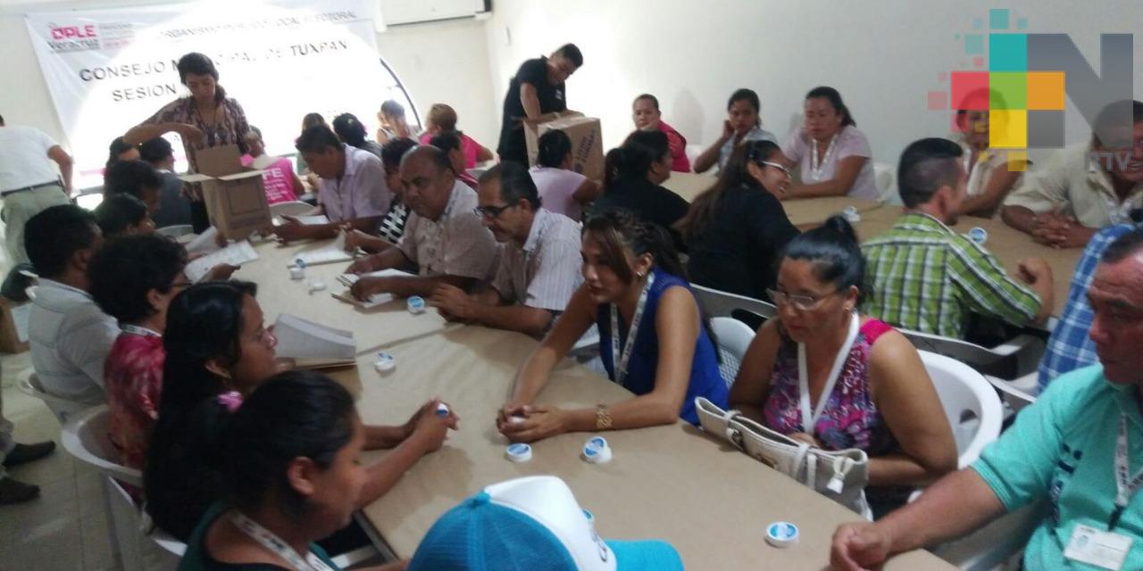 Inicia entrega de paquetes electorales a funcionarios de casillas en Tuxpan