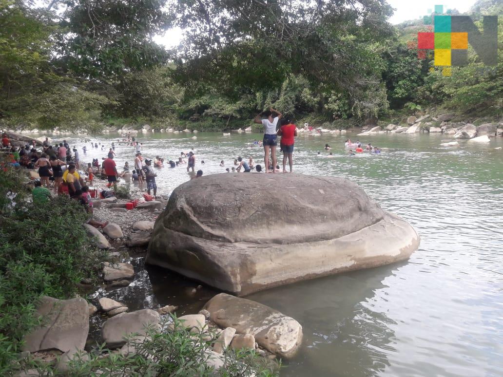 Por altas temperaturas, ríos y arroyos son abarrotados en Martínez de la Torre