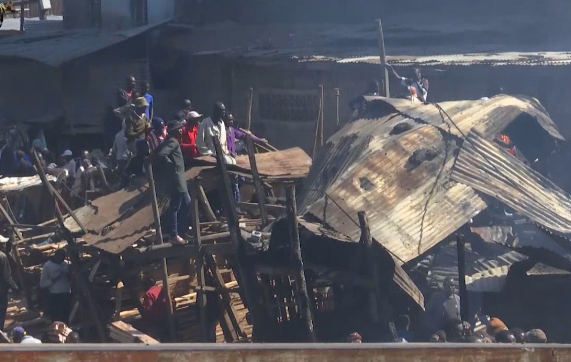 Incendio en mercado de Nairobi deja 15 muertos y 70 heridos