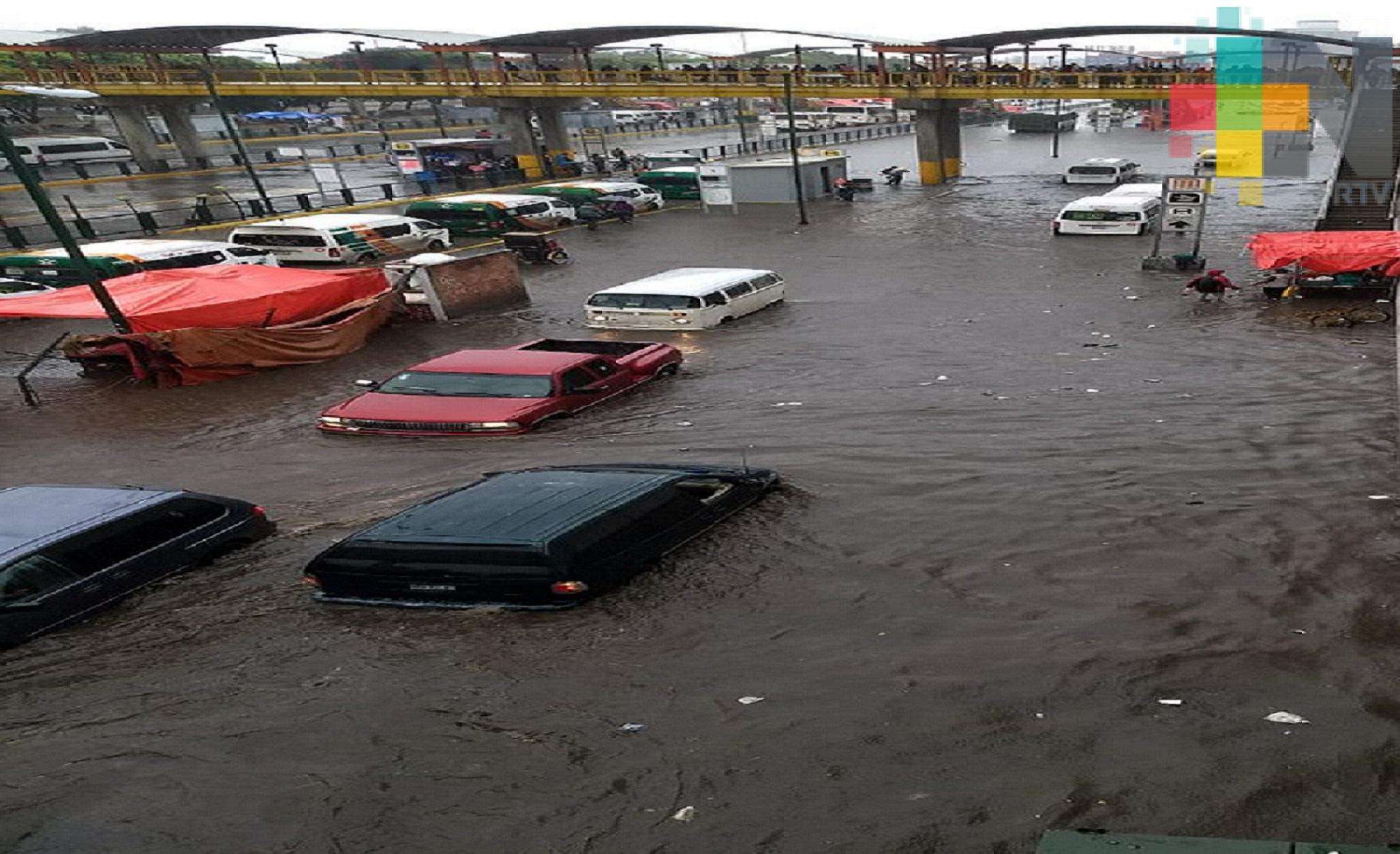Zaragoza y autopista México-Puebla, inundadas por lluvias esta tarde