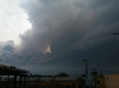 Volcán de Fuego de Guatemala entra en actividad