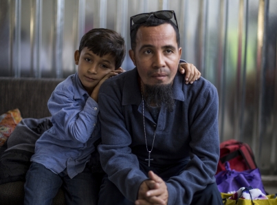 Unos 500 niños migrantes ya se reunieron con sus padres