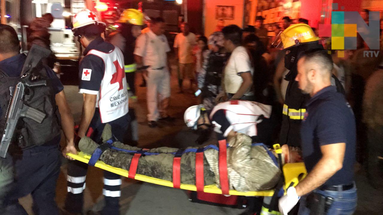 Colapsa techo en construcción y deja 14 trabajadores lesionados, en Veracruz puerto