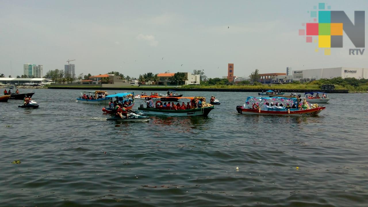 Realizan paseo en lancha de la Virgen de Santa Ana en Boca del Río