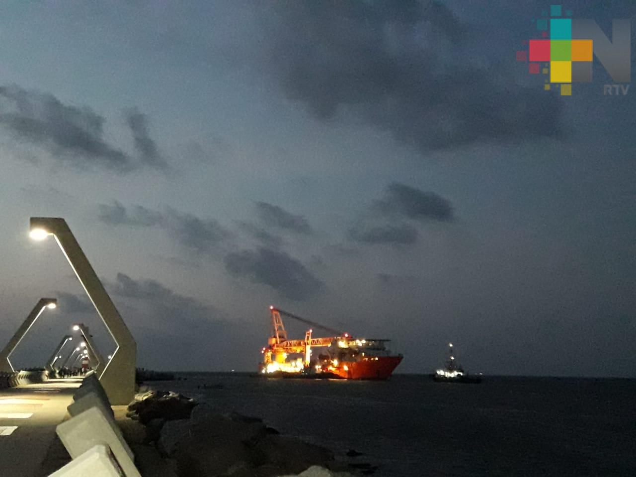 Barco Caballo Marango ingresa al puerto de Coatzacoalcos