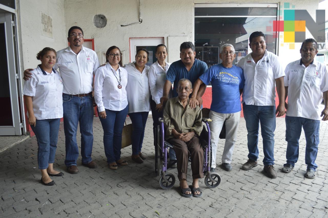 Reúne DIF de Tierra Blanca a persona de la tercera edad con familiares de Oaxaca