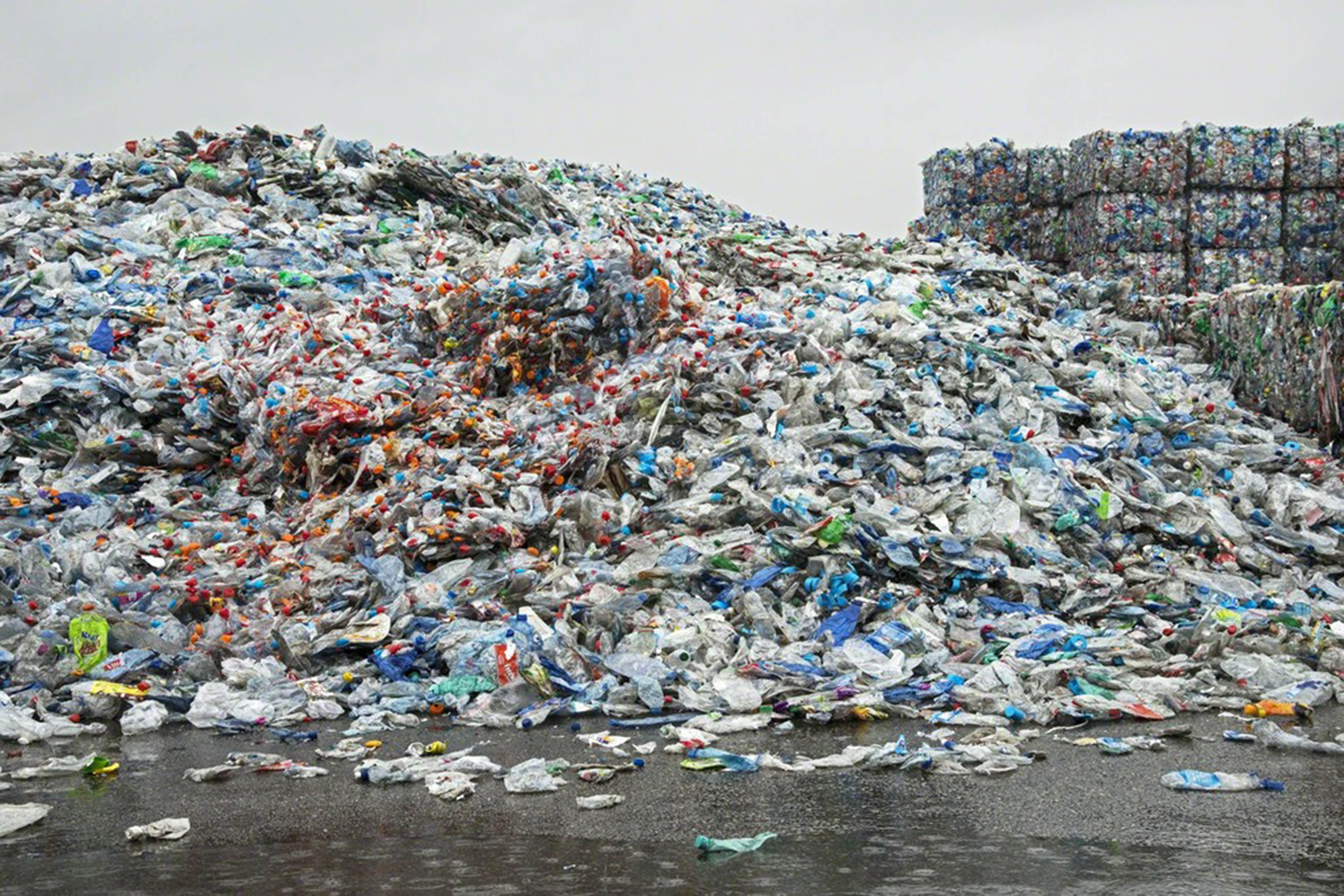 Investigadores de la UNAM crean proceso económico para degradar PET