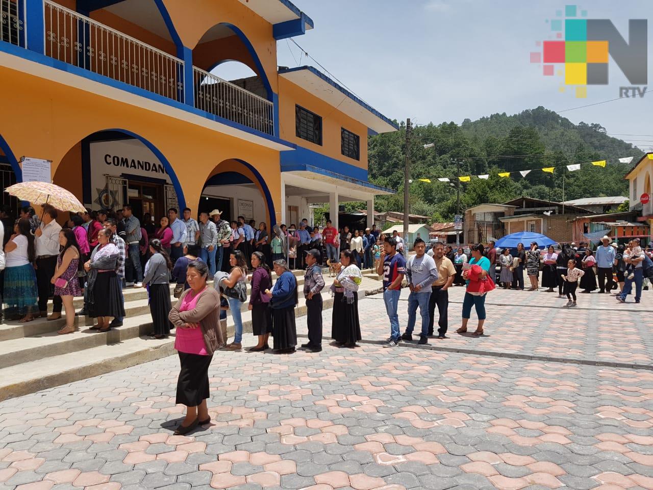 Votantes abarrotan casillas en la sierra de Zongolica