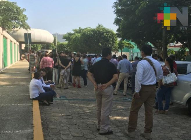 En Coatzacoalcos evacuan a personal de Pemex, por corto circuito en instalaciones