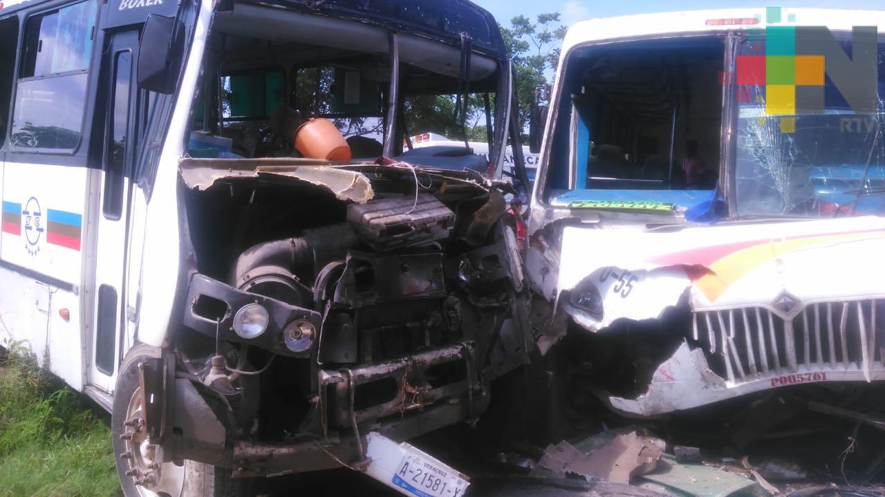 Accidente entre dos camiones de pasajeros en carretera Cosoleacaque- Jáltipan