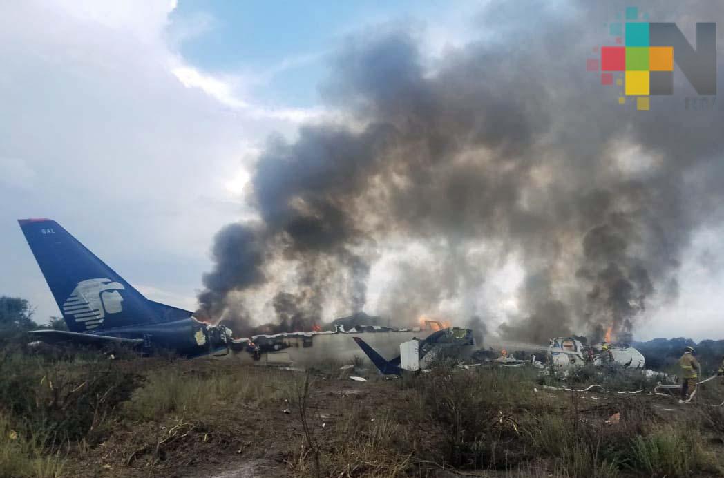 Se desploma avión en Durango con 97 pasajeros y 4 tripulantes a bordo