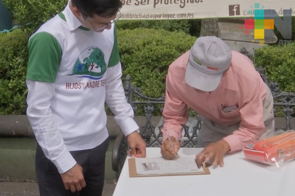 Recolectan firmas en el parque Juárez para reconocer a la madre tierra como ser vivo
