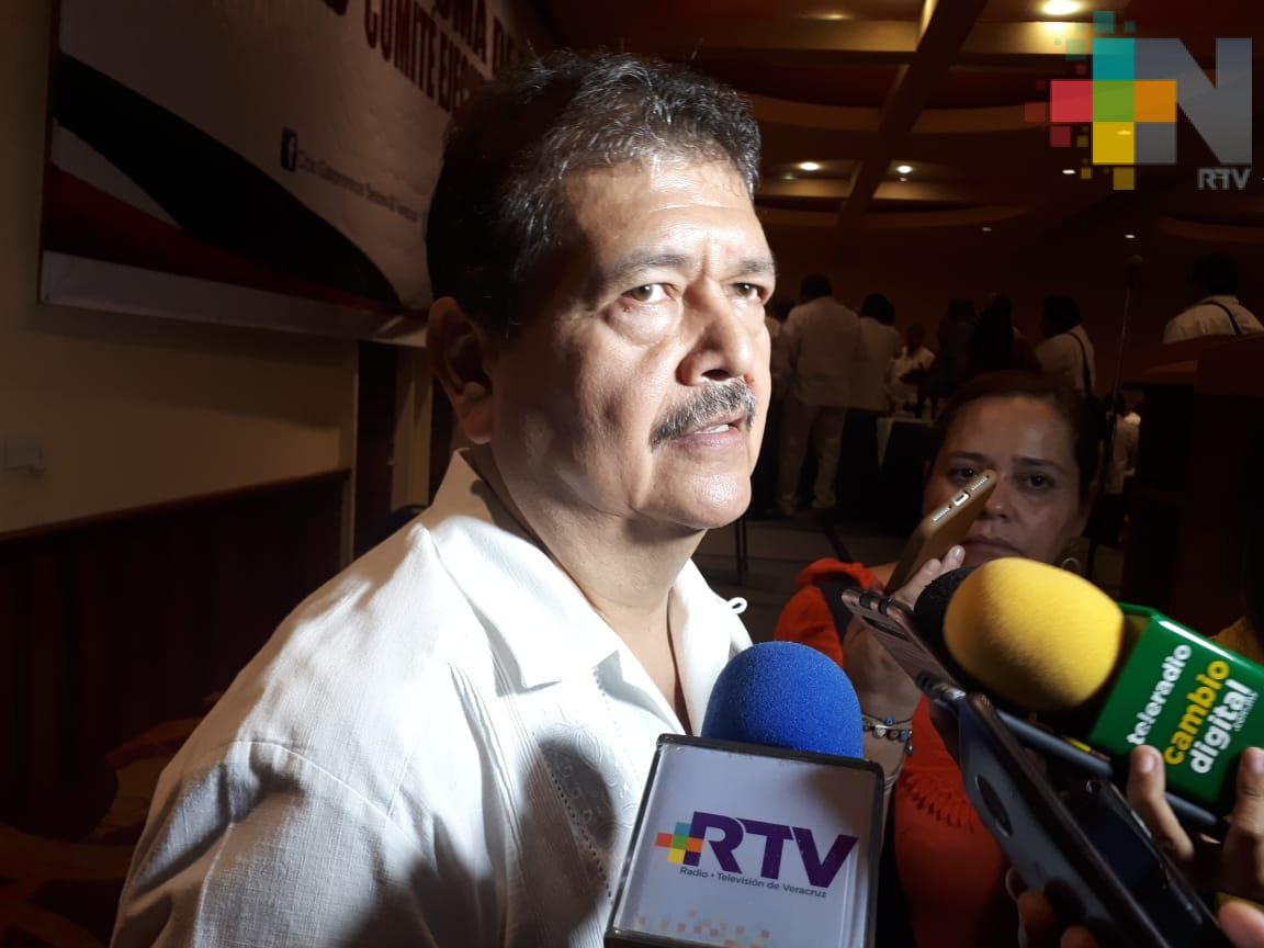 Continúa internada señora lesionada por caída del portón del IMSS