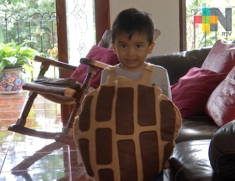 Ricardo, popular en redes sociales por su disfraz de concha de chocolate
