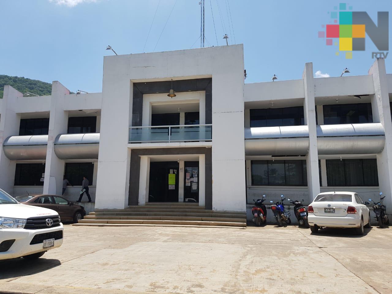 Gobierno del Estado entregó escrituras a tres escuelas del municipio de Tezonapa