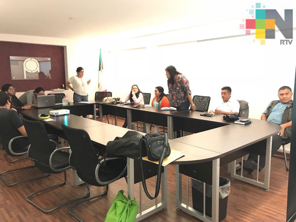 Imparten curso sobre periodismo humanizado, en Xalapa