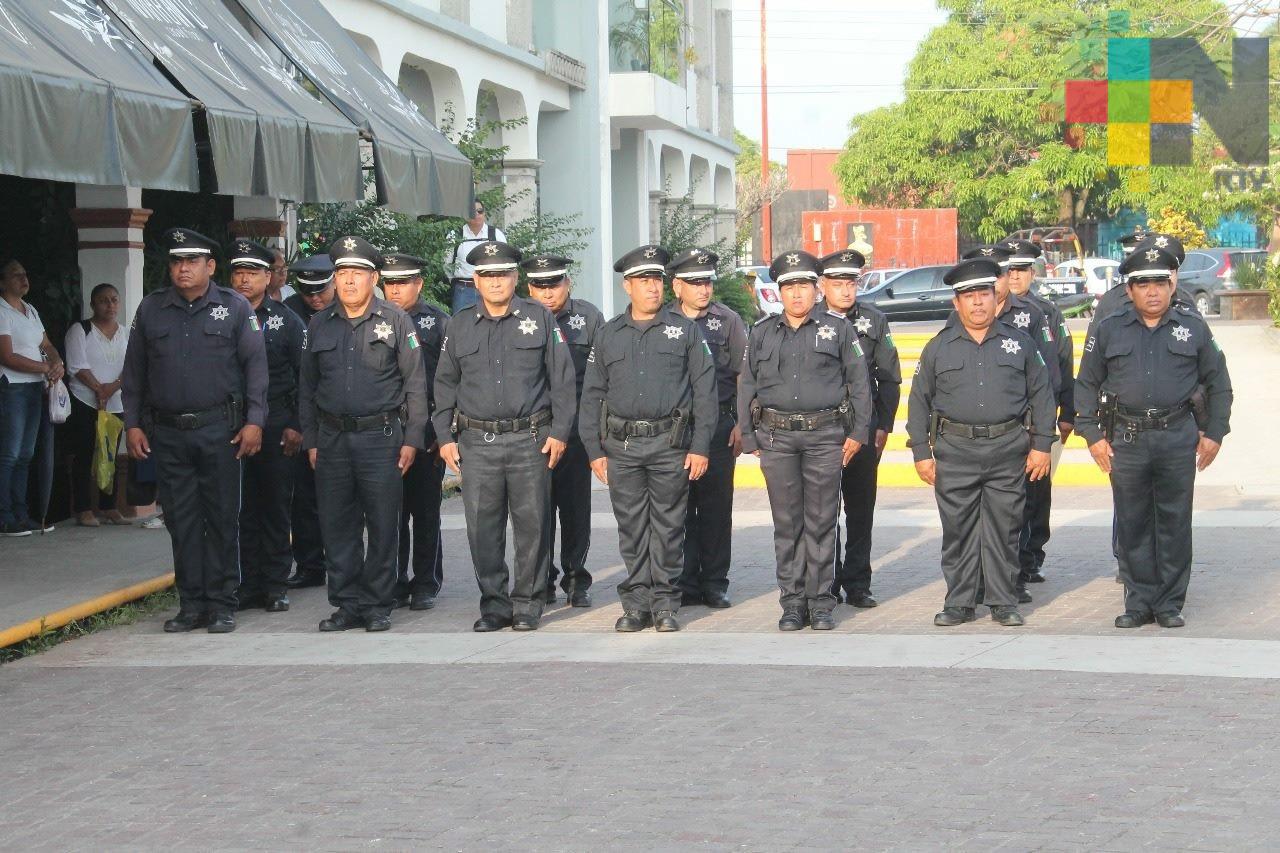 Policías municipales de Tierra Blanca reciben certificados de nivel medio superior