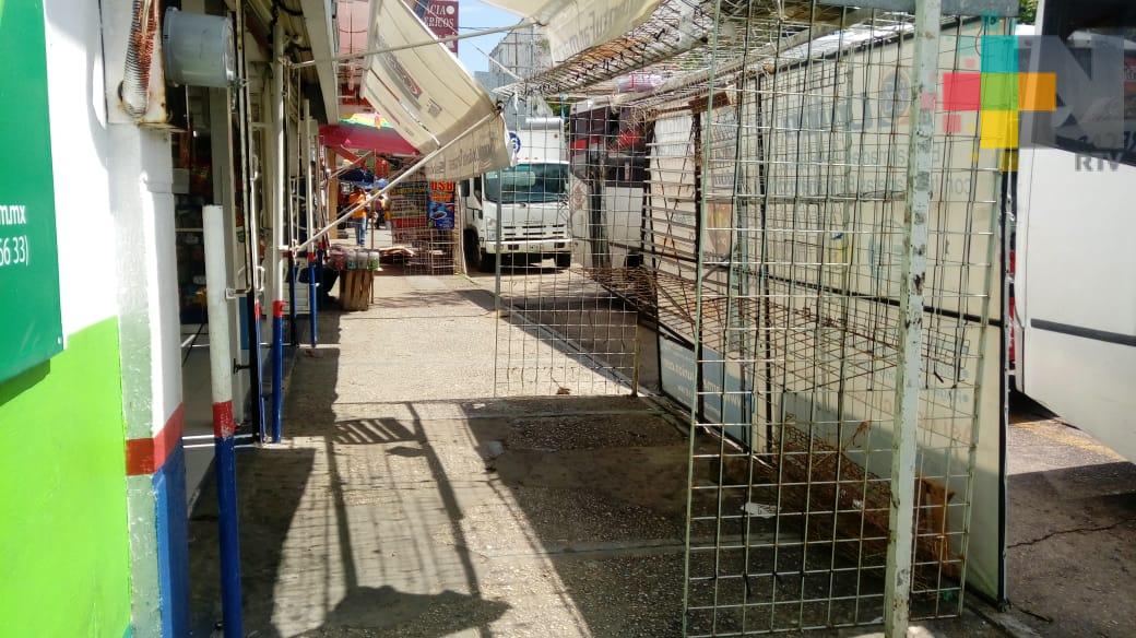 Retirarán más de 70 rejillas de puestos ambulantes del centro de Coatzacoalcos
