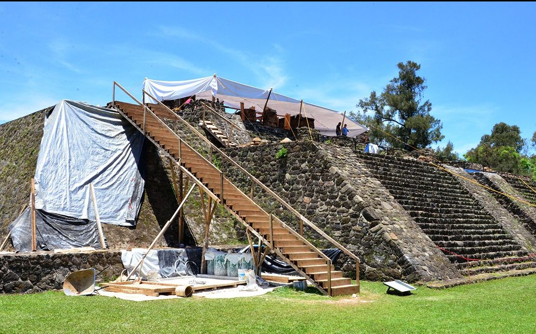 Especialistas del INAH descubren restos de un templo al interior de la pirámide de Teopanzolco, en Morelos