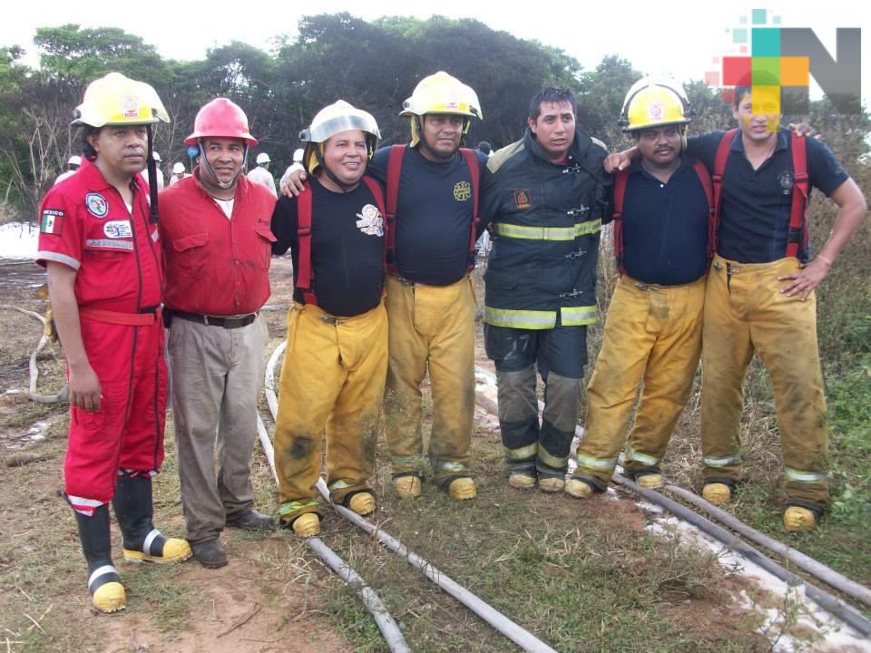 Bomberos de la Cuenca del Papaloapan realizan homenaje póstumo a bomberos del Estado de México