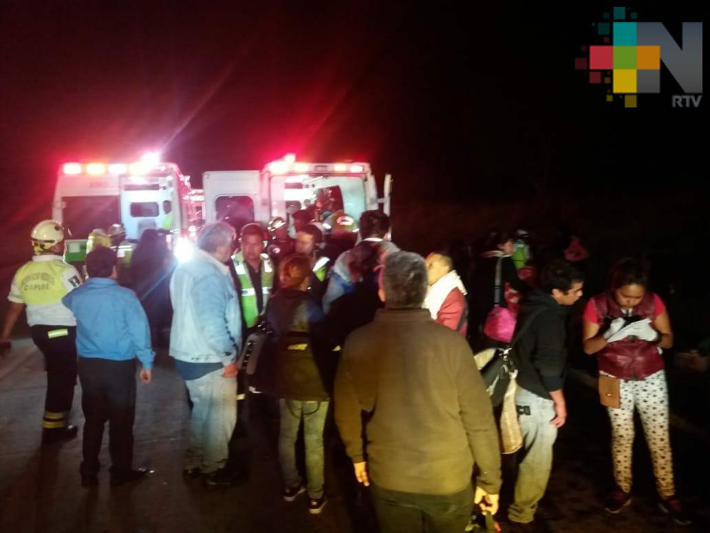 Volcadura de autobús de turismo deja saldo de 34 heridos en autopista Córdoba – Veracruz