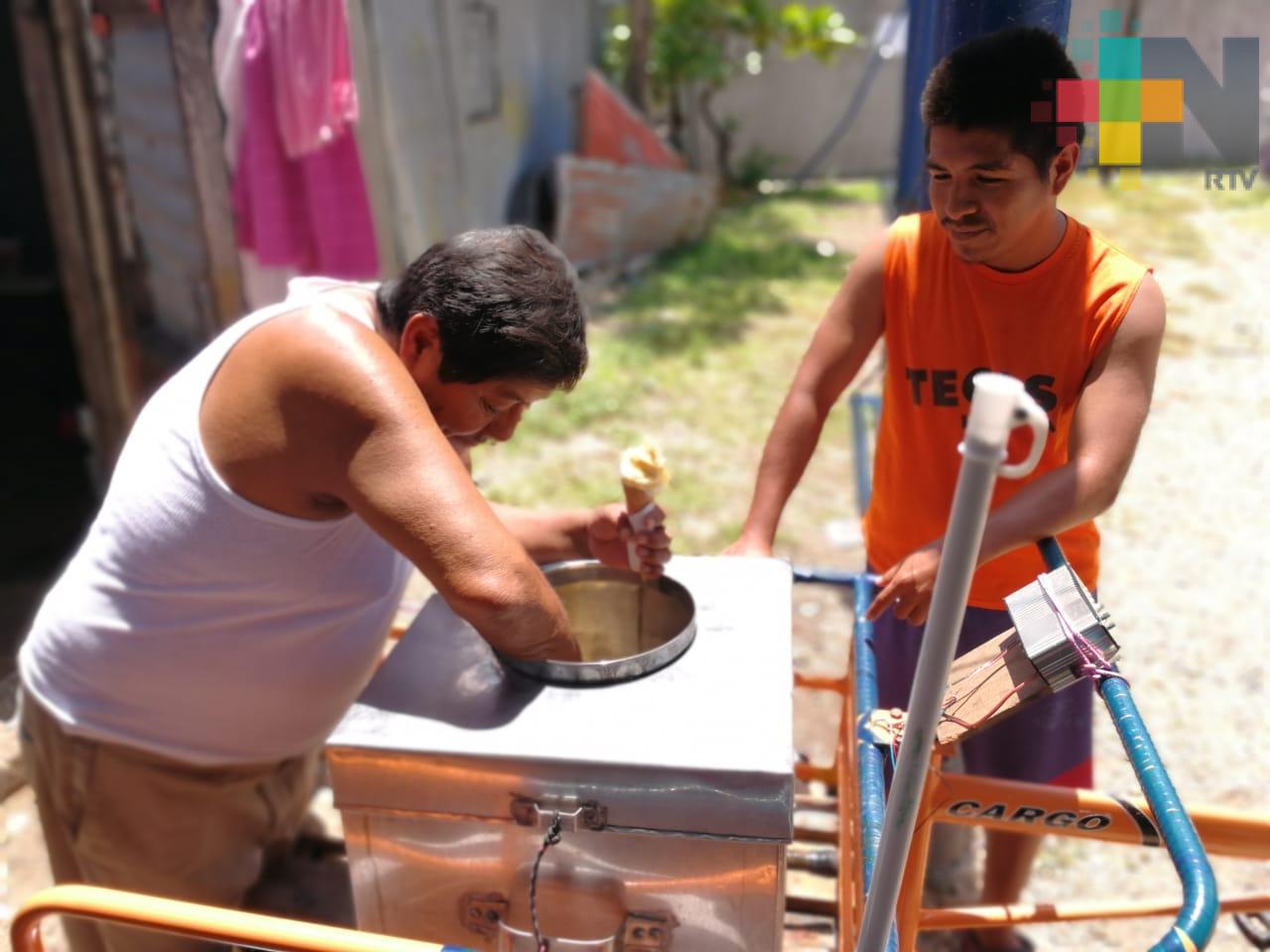 Regresa a casa joven que se hizo viral en redes sociales por correr desnudo en Coatzacoalcos