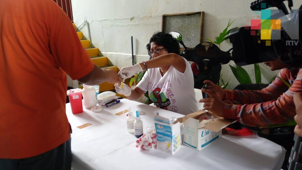 Aplican pruebas rápidas para detectar VIH/Sida en mercados de Coatzacoalcos